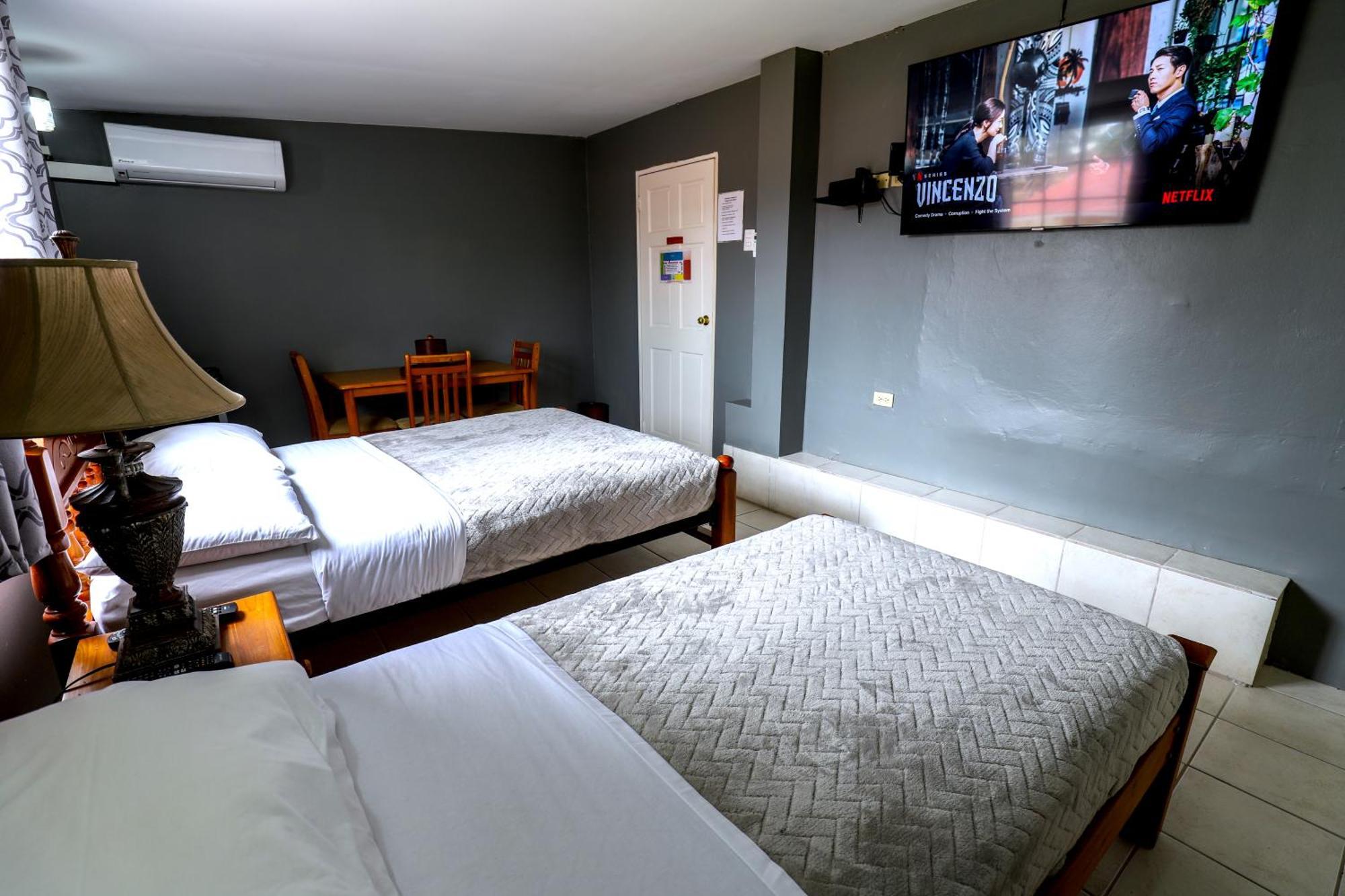 Airport Inn Piarco エクステリア 写真