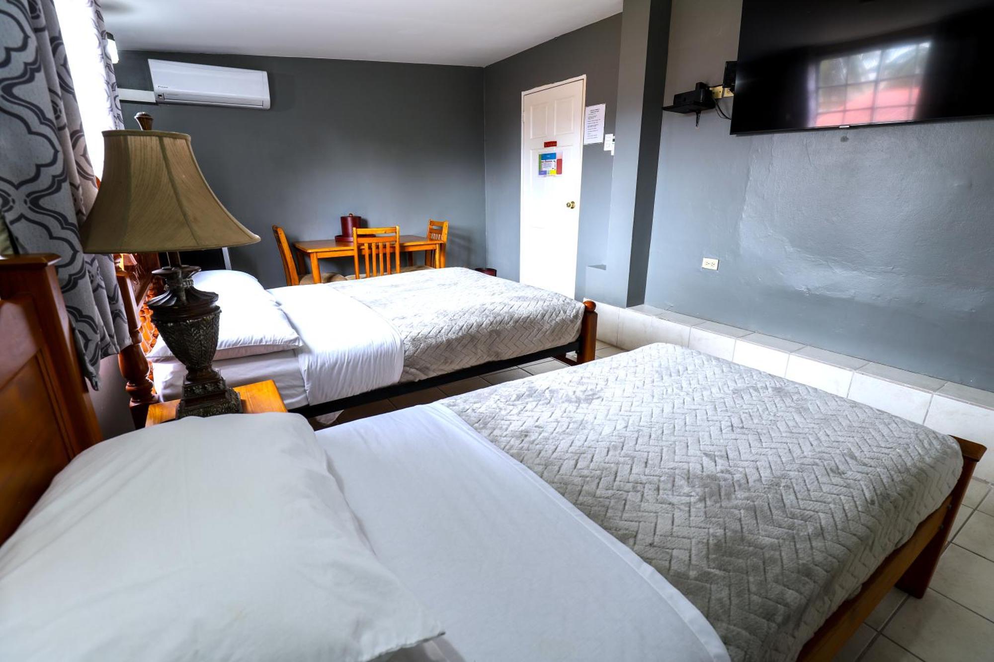 Airport Inn Piarco エクステリア 写真