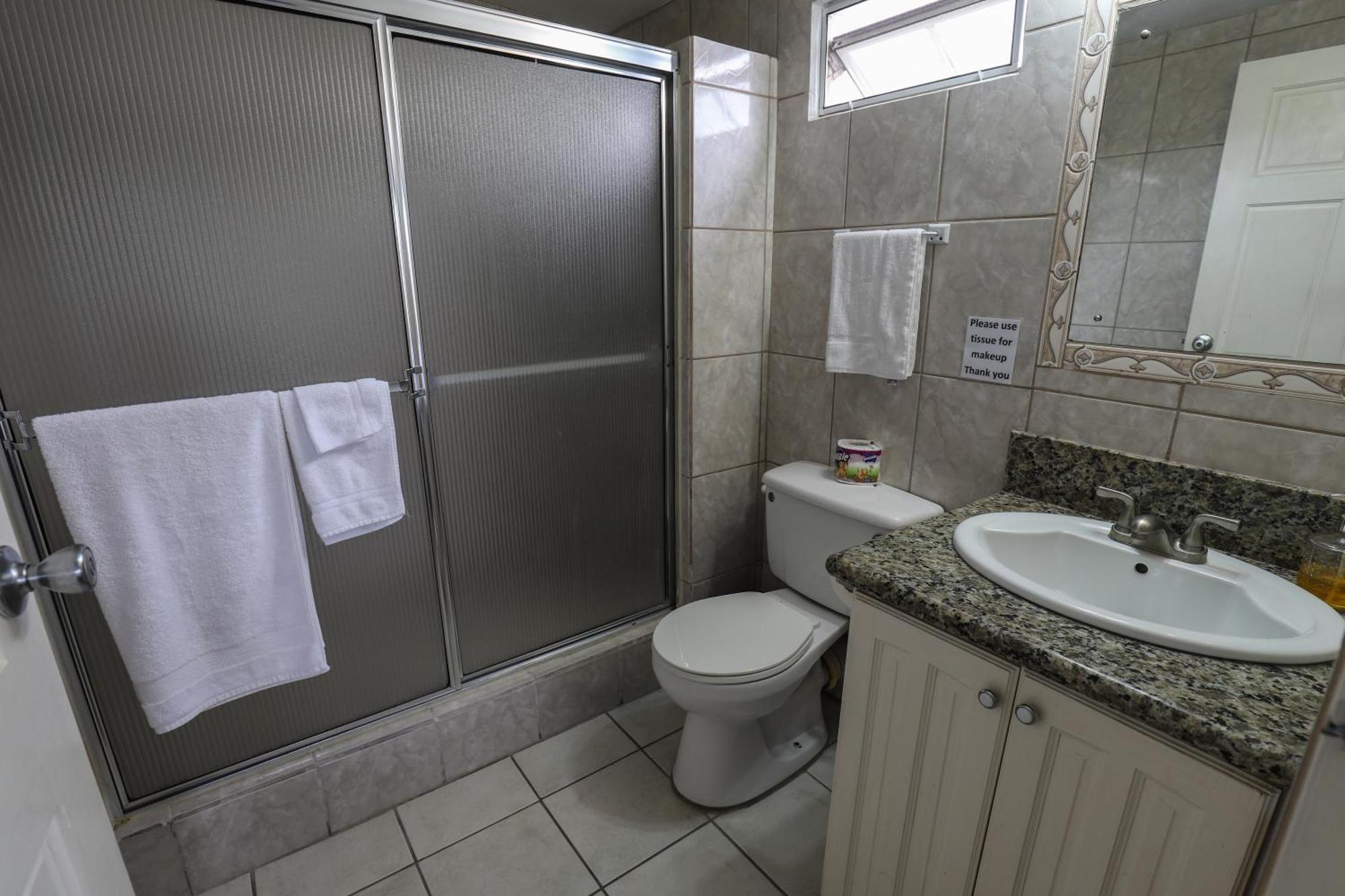 Airport Inn Piarco エクステリア 写真