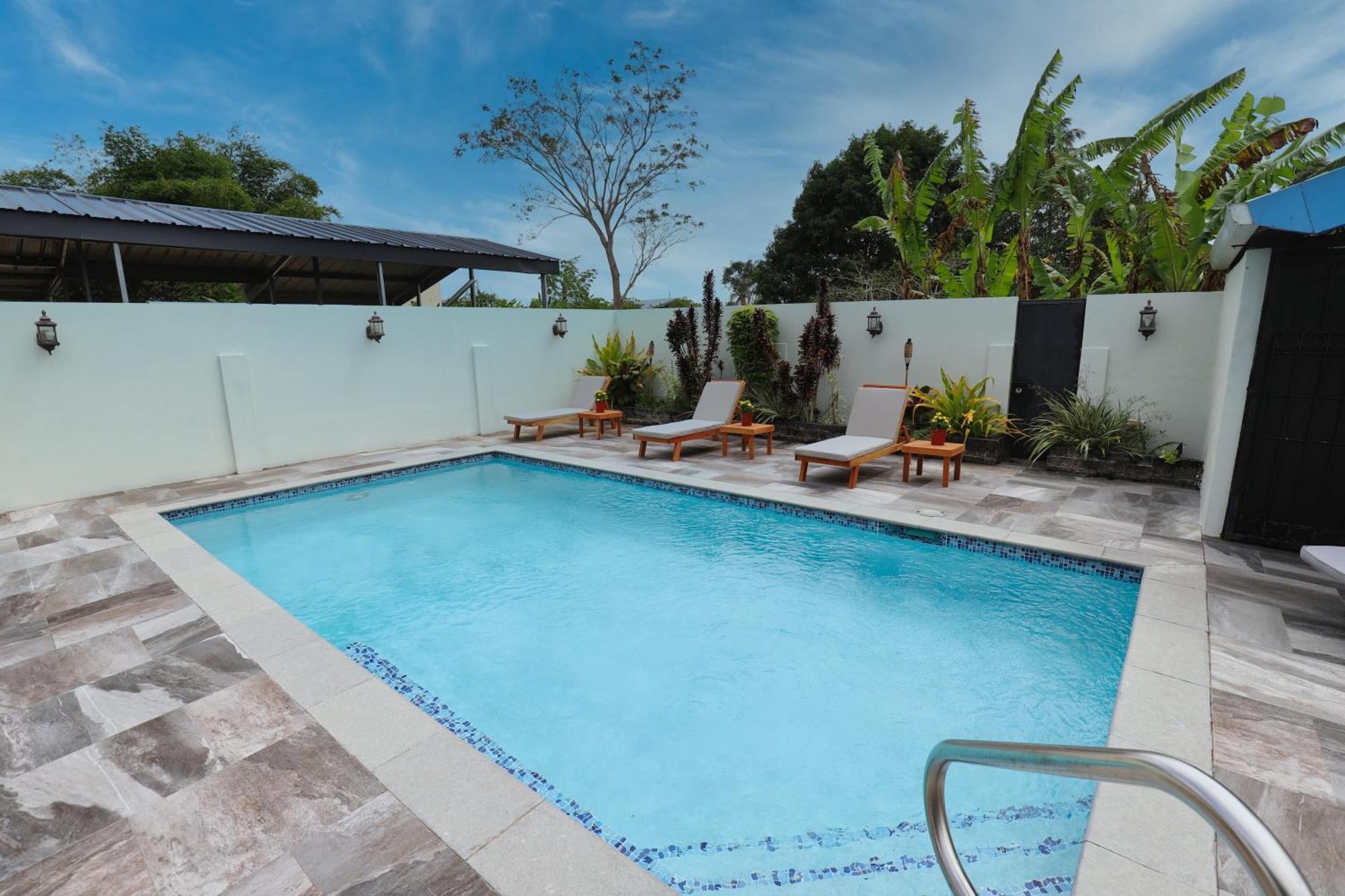 Airport Inn Piarco エクステリア 写真