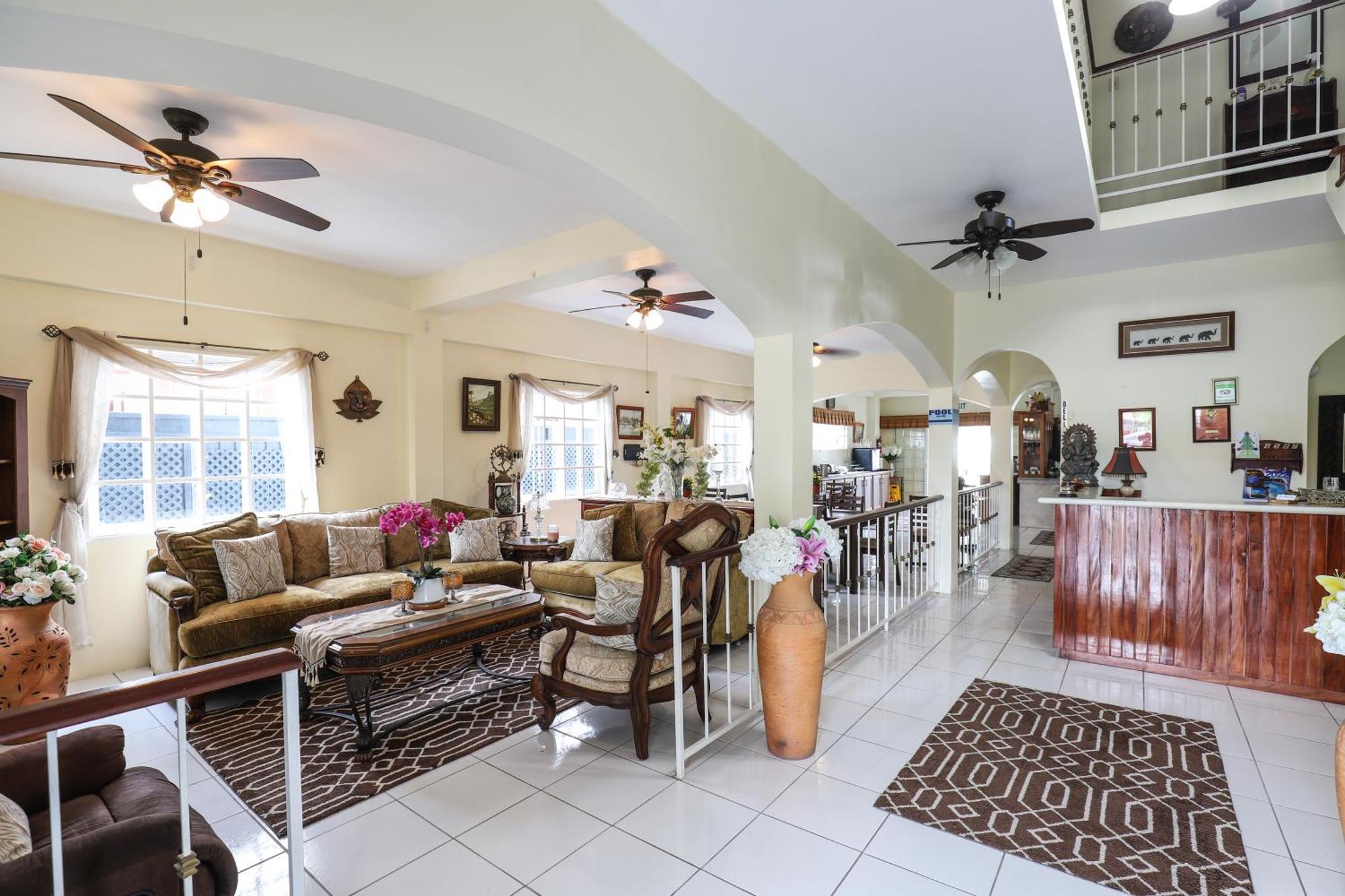 Airport Inn Piarco エクステリア 写真