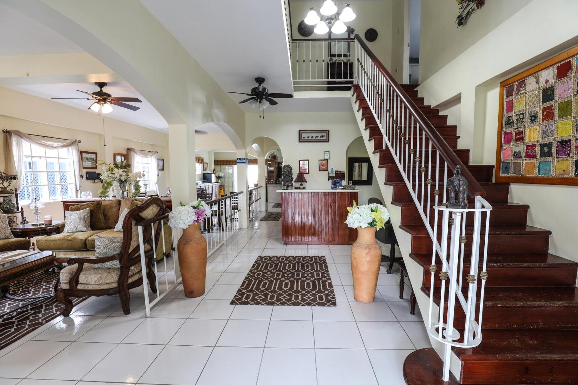 Airport Inn Piarco エクステリア 写真