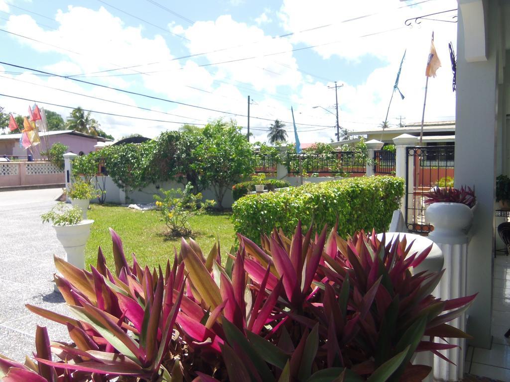 Airport Inn Piarco エクステリア 写真